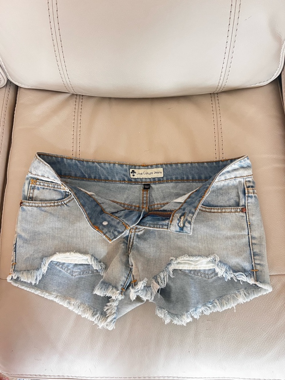 Love Culture Acid Wash Distressed Denim Shorts M Low Rise Frayed Festival - Picture 4 of 11